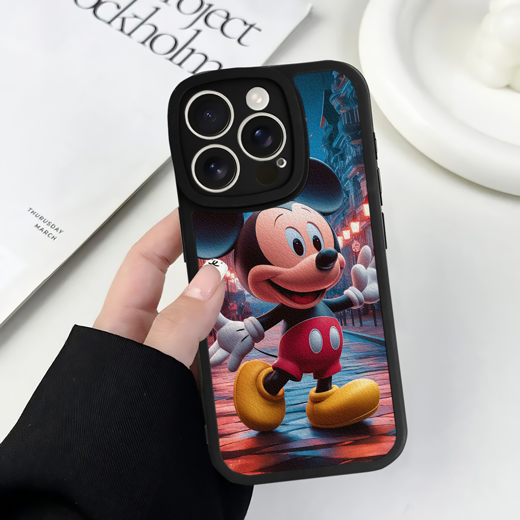 （画像用） ミッキーマウス Mickey Mouse 【iPhone 16シリーズ対応】シリコンスマホケース（レザー調） 材質：シリコン